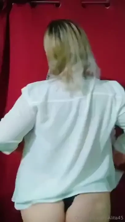 Comenzando a jugar tu y yo solitos un peque o baile y mis tetas para 