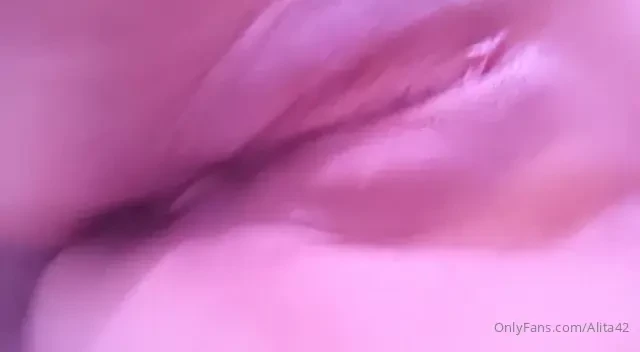 Lista para sentir tu lengua y que la penetres lento suave hasta que me 