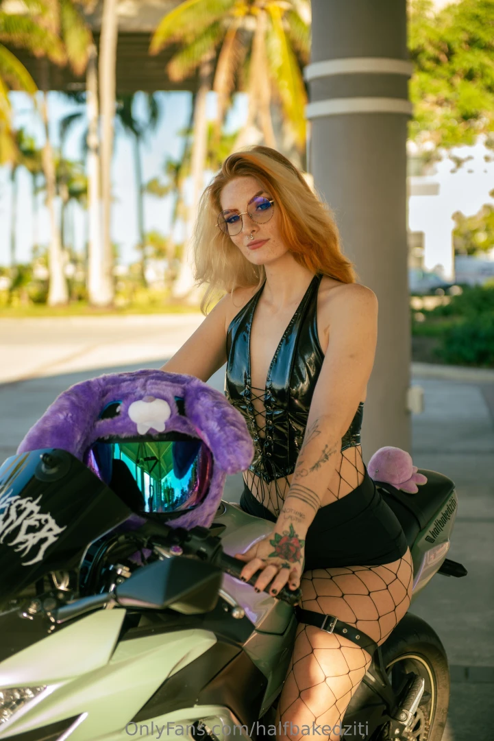 Fullybakedziti if you want to dm me 