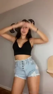 How would you describe me with one emoji pls don t be mean