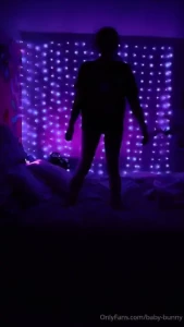 I m thinking of making a silhouette vid here s my silly lil tester