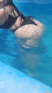 I love twerking in the pool