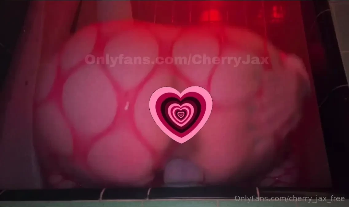 Stuffed with 8 inches using my vibrator always makes me cum quick but 