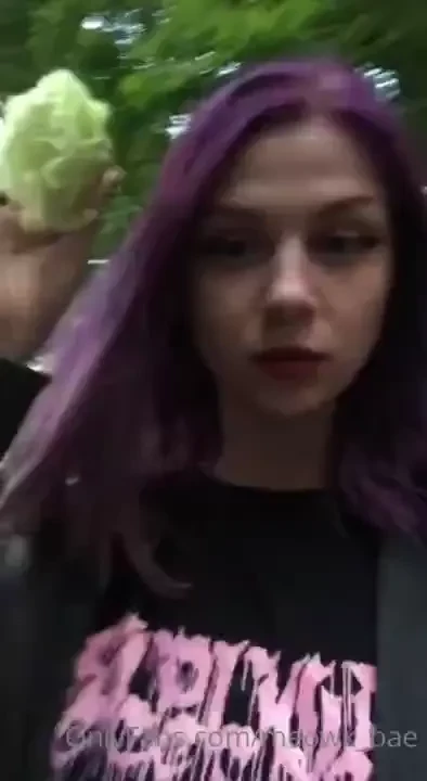 Are the 2 flowers or just 1 on the video 