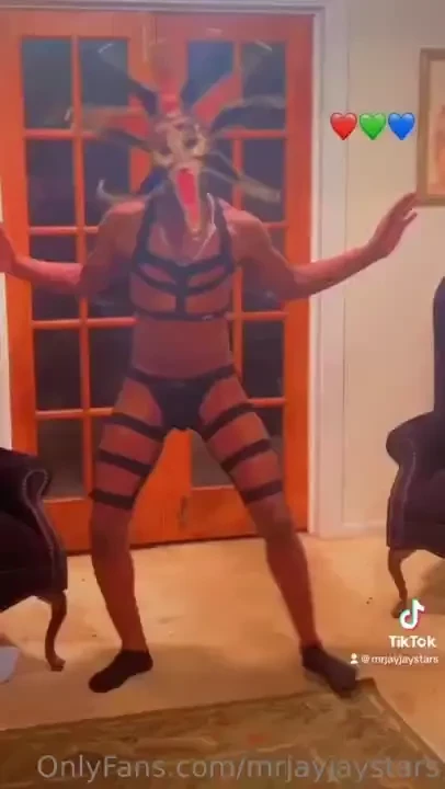 The entertainment has arrived 