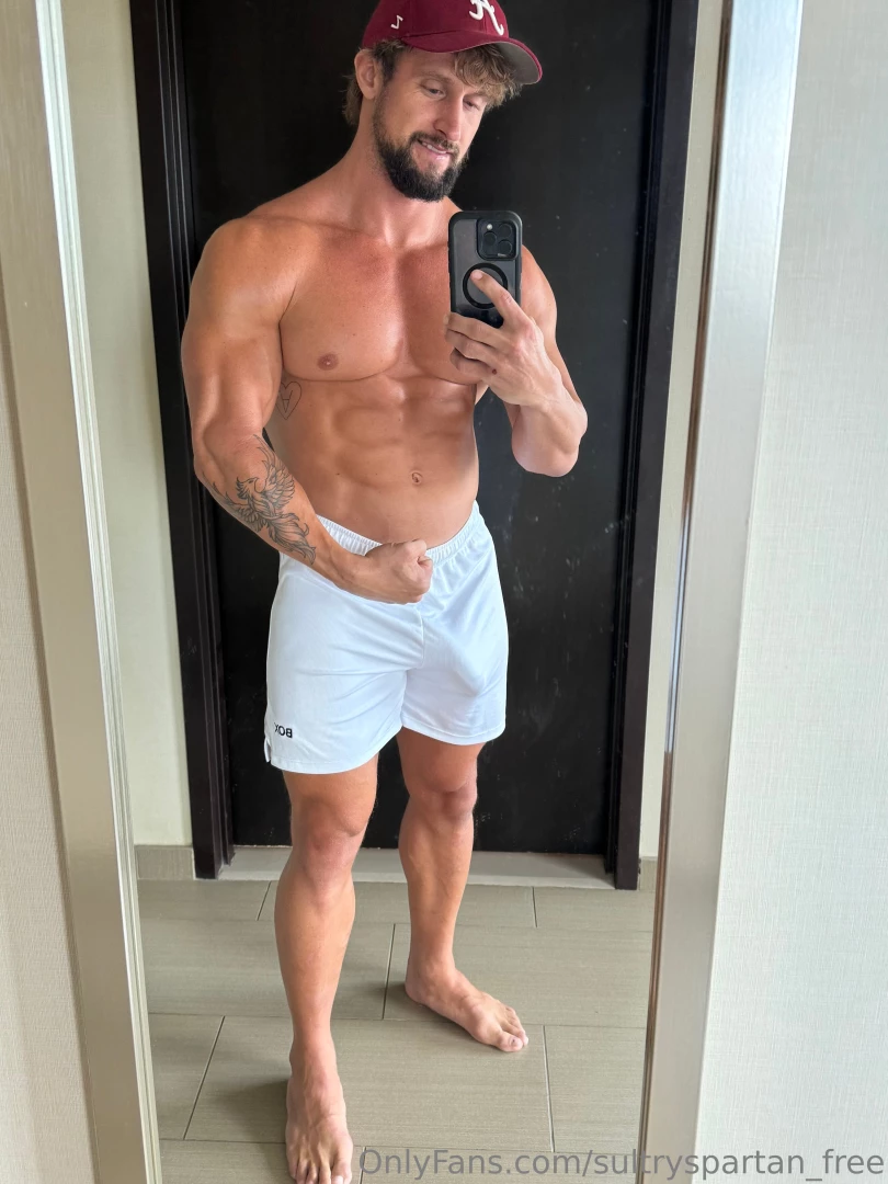 Anybody wanna take a guess as to what i m packin under here 