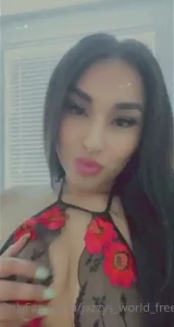 Tip me amp i ll send u a message with my top off