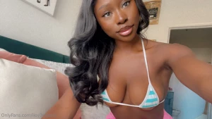 I need kisses allll over my beautiful brown skin