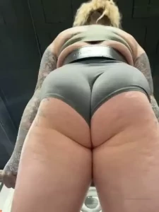 Serving you the best angles whilst deadlifting