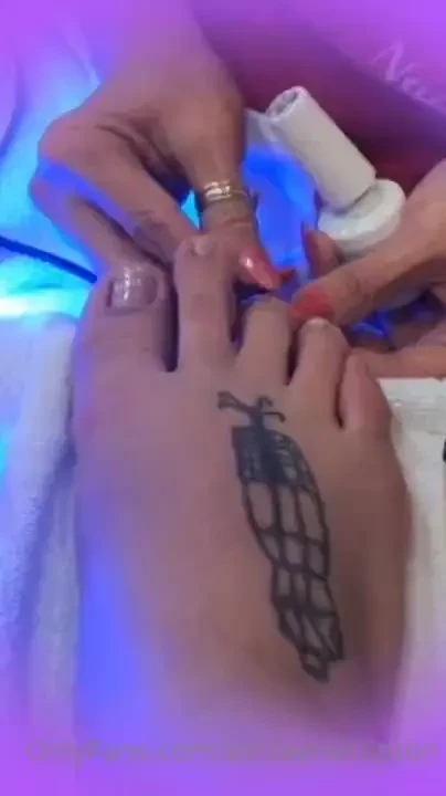 Happy thursday your girl is in need of a pedicure 