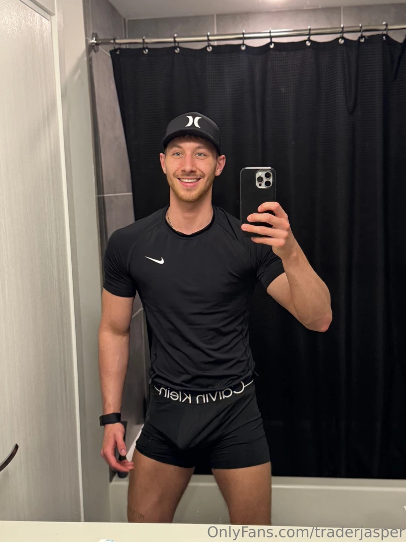 Giving a free treat to every person that dms me tonihht 