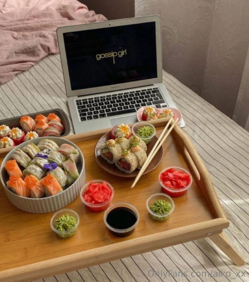 I couldn t resist and ordered sushi first thing in the morning 