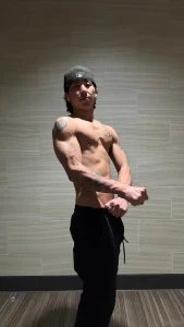 Let me flex while you feel my muscles