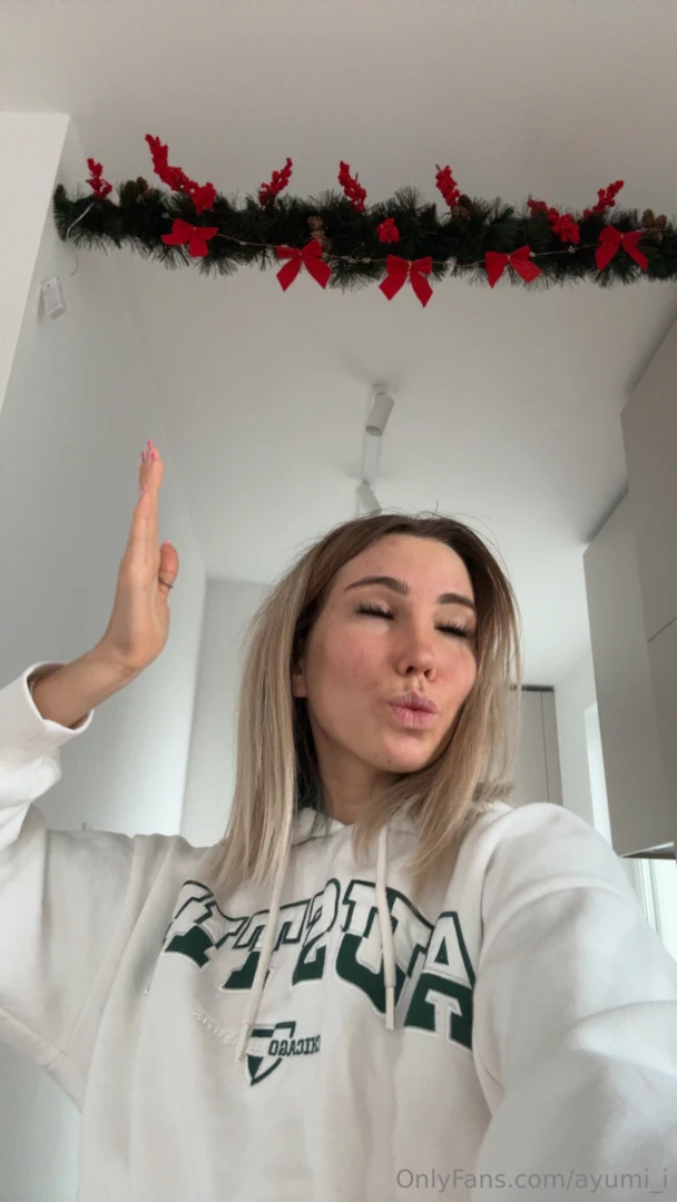 Feeling all the jingle bells vibes slowly getting into the festive 