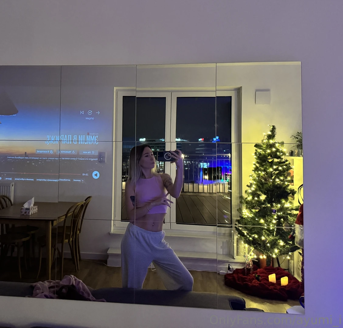 I haven t shown you my christmas tree yet have i here it is look how 