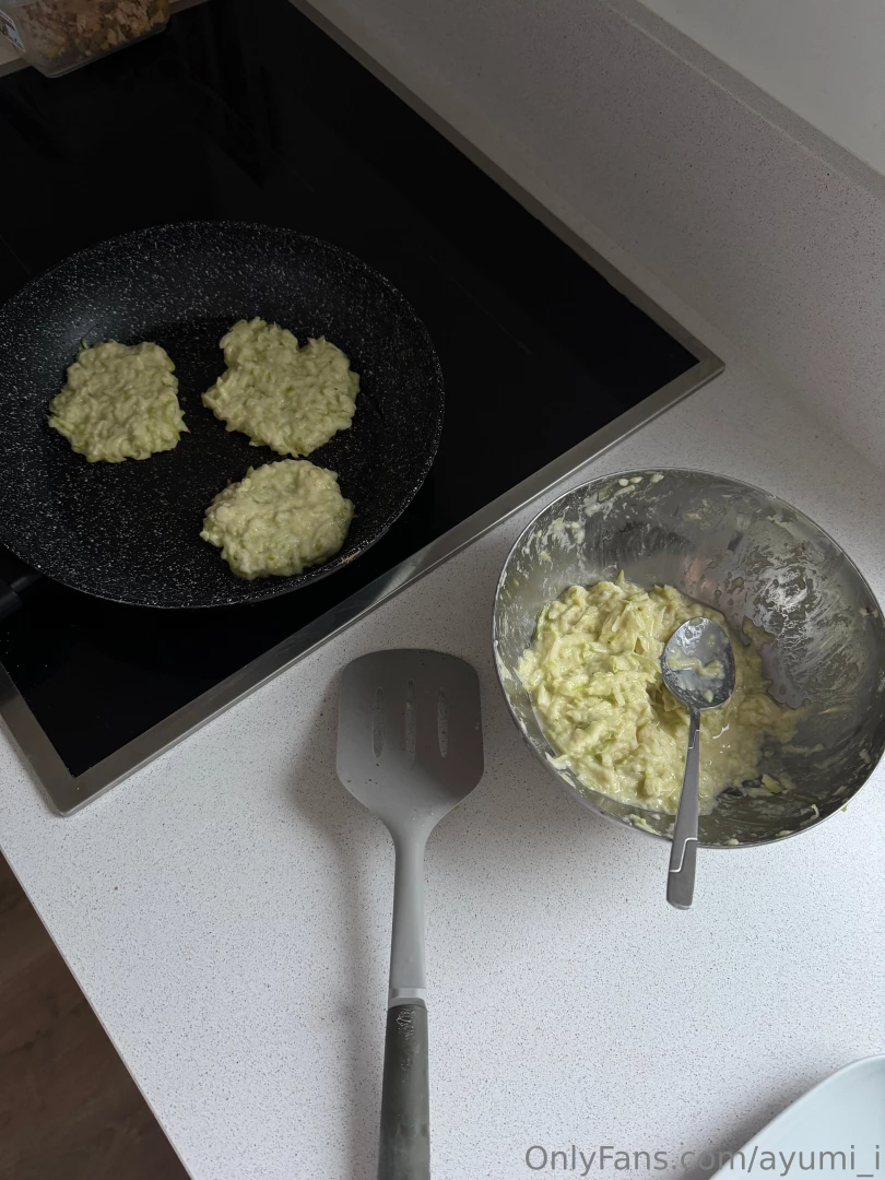 For dinner i decided to treat myself to some crispy potato pancakes 