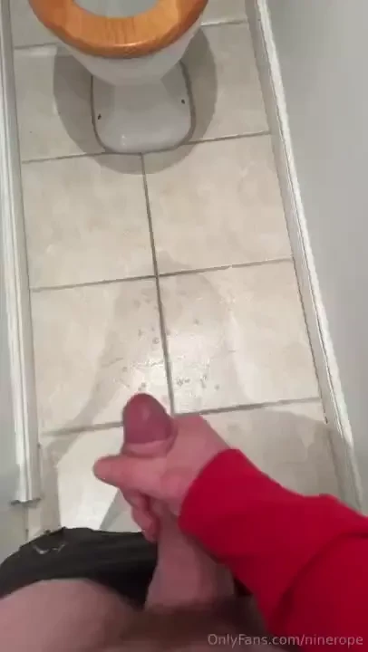 A huge grunting long distance cumshot to welcome in 2024 cheers for 