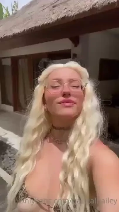 Good morning baby wanna cuddle with mommy 