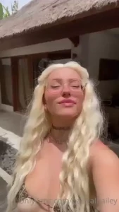 Good morning baby wanna cuddle with mommy