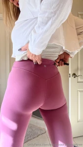 I m getting ready in these leggings are you rubbing up against me or