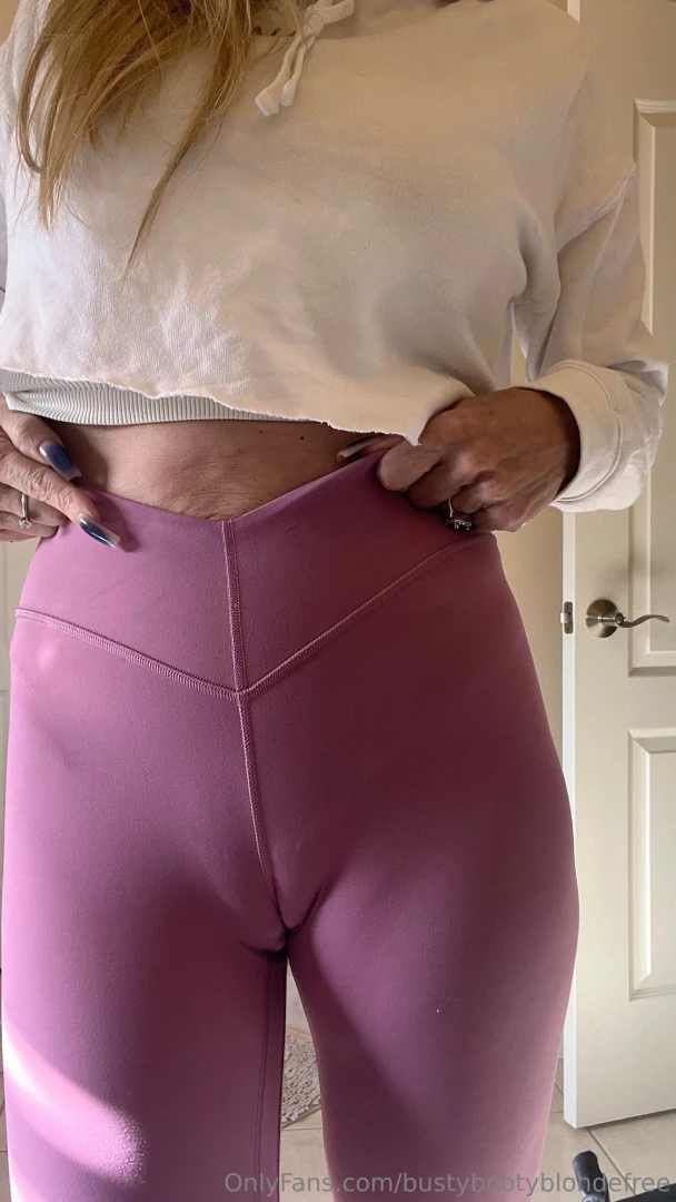 Check out my vip page to see the same pics without my leggings and 