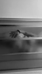 Vacation means sexy shower content
