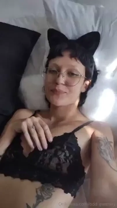 Bought some ears and i m obsessed w them meow 