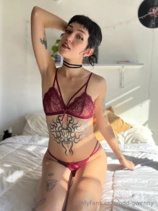 A little peek never hurt nobody