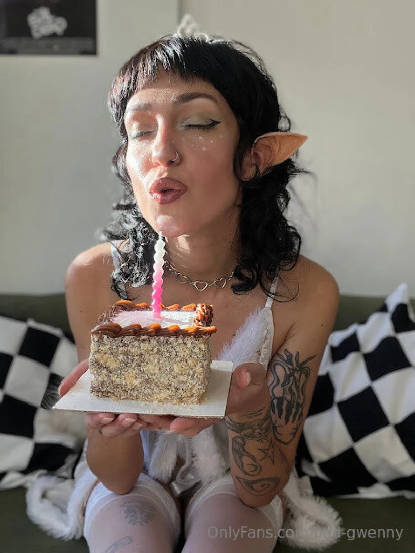 Who s gonna spoil me first b-day month come celebrate w me on my 