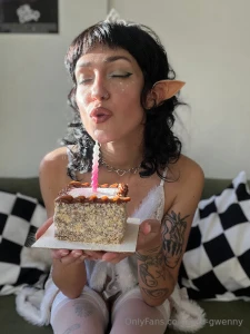 Who s gonna spoil me first b-day month come celebrate w me on my