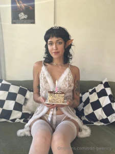 How should i celebrate clothes on or off b-day month come celebrate w