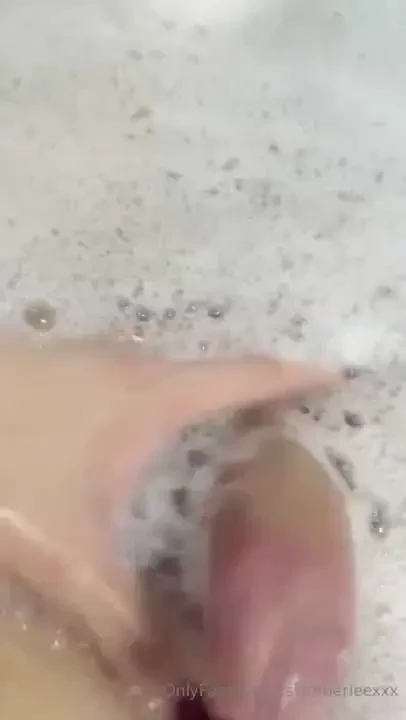 Jerking in the bath tube 