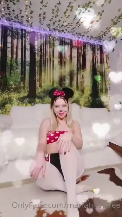 Mini mariah i mean mouse fucks her booty hole 