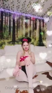 Mini mariah i mean mouse fucks her booty hole