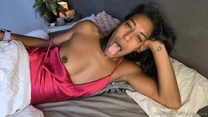Use me as a cum target get my latest video and splash me in cum