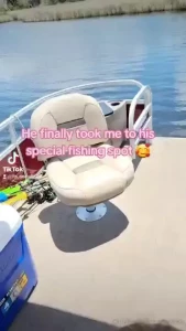 You can see the full set ya know nothing like sucking cock on a boat