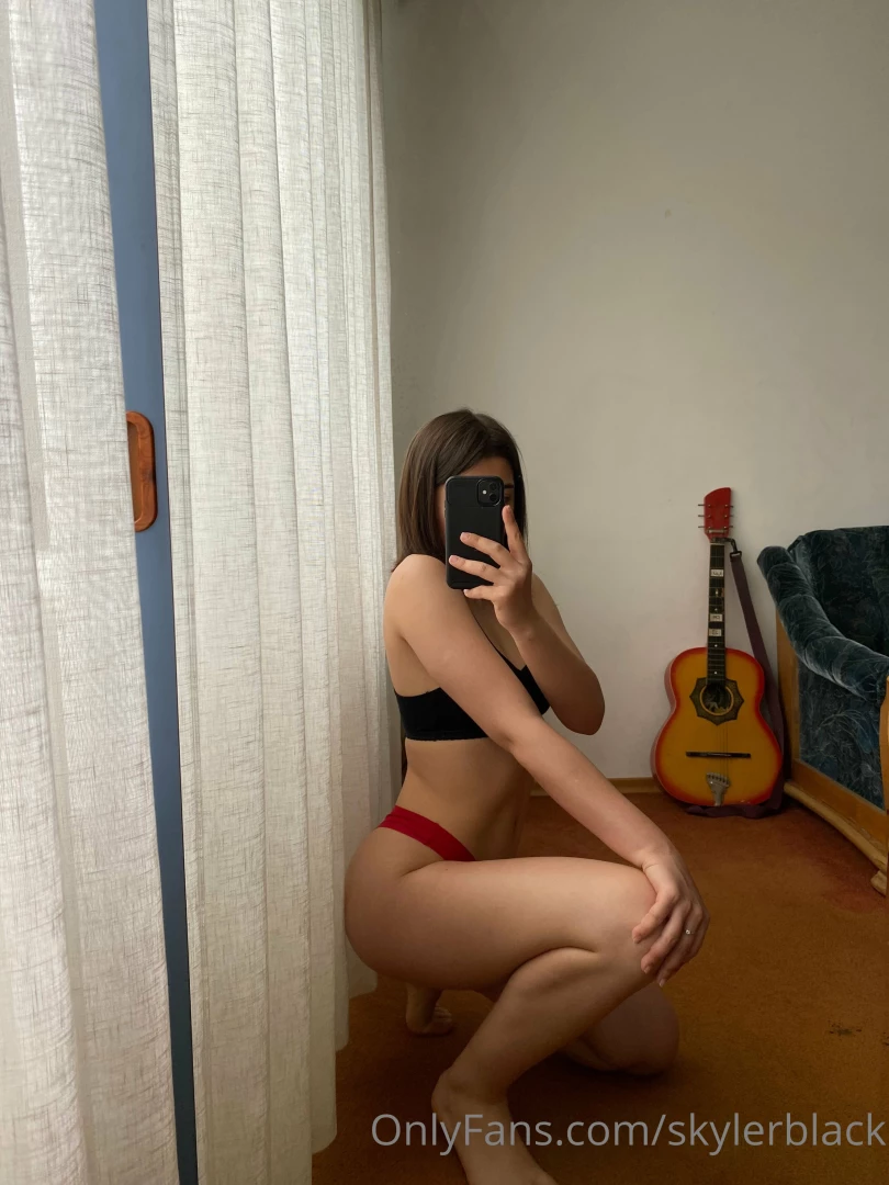 Searching for treasures i found this mirror in the house that i can t 