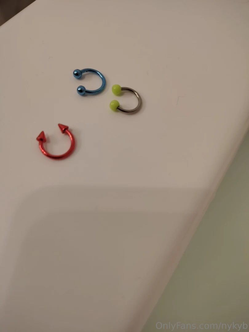 Je sort du bain et je me demandais quel piercing vous aimeriez que je 