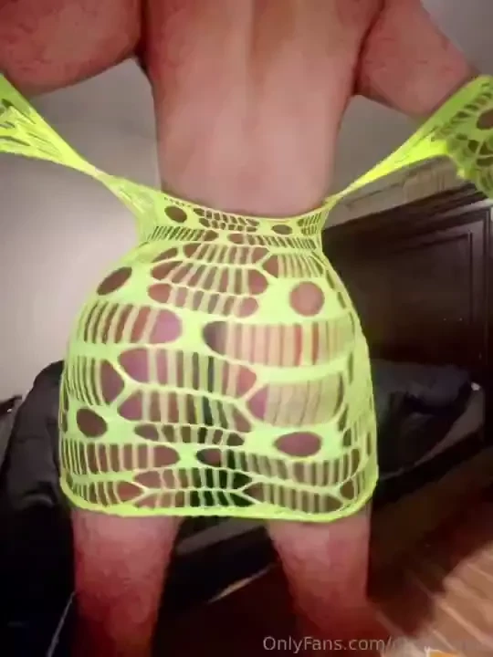 I think this ass looks good in green 