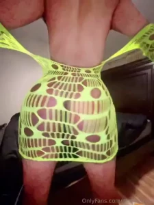 I think this ass looks good in green