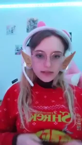 I love to touch my elf