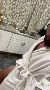 On set with men com today