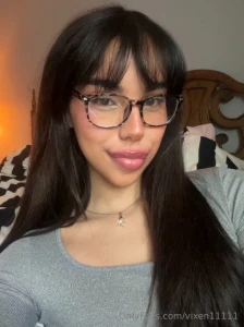 Netflix ain t doing it tonight someone distract me frr