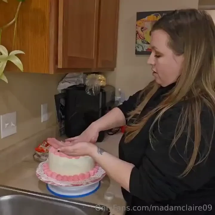 This was fun i made a cake then smashed it with my fat ass totally 