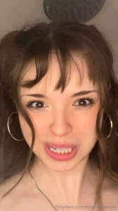 1 y am i in the shower amp 2 y do i look like this