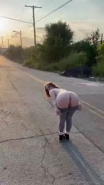 Some flashing for ur evening my bf got me out on the street and on 