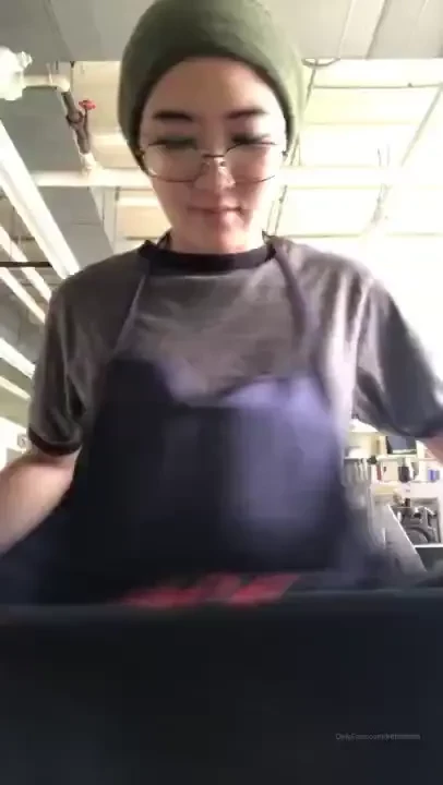 Enjoy this vid of me showing off my titties while in the class room 