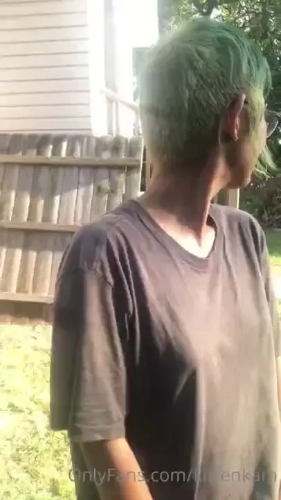 Omg here s a public flash almost got caught again there was a guy 