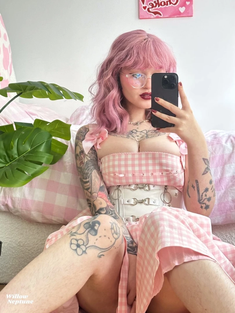 Date idea i mess with your pretty little head 