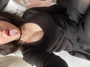 Insatiable void in the shape of a girl